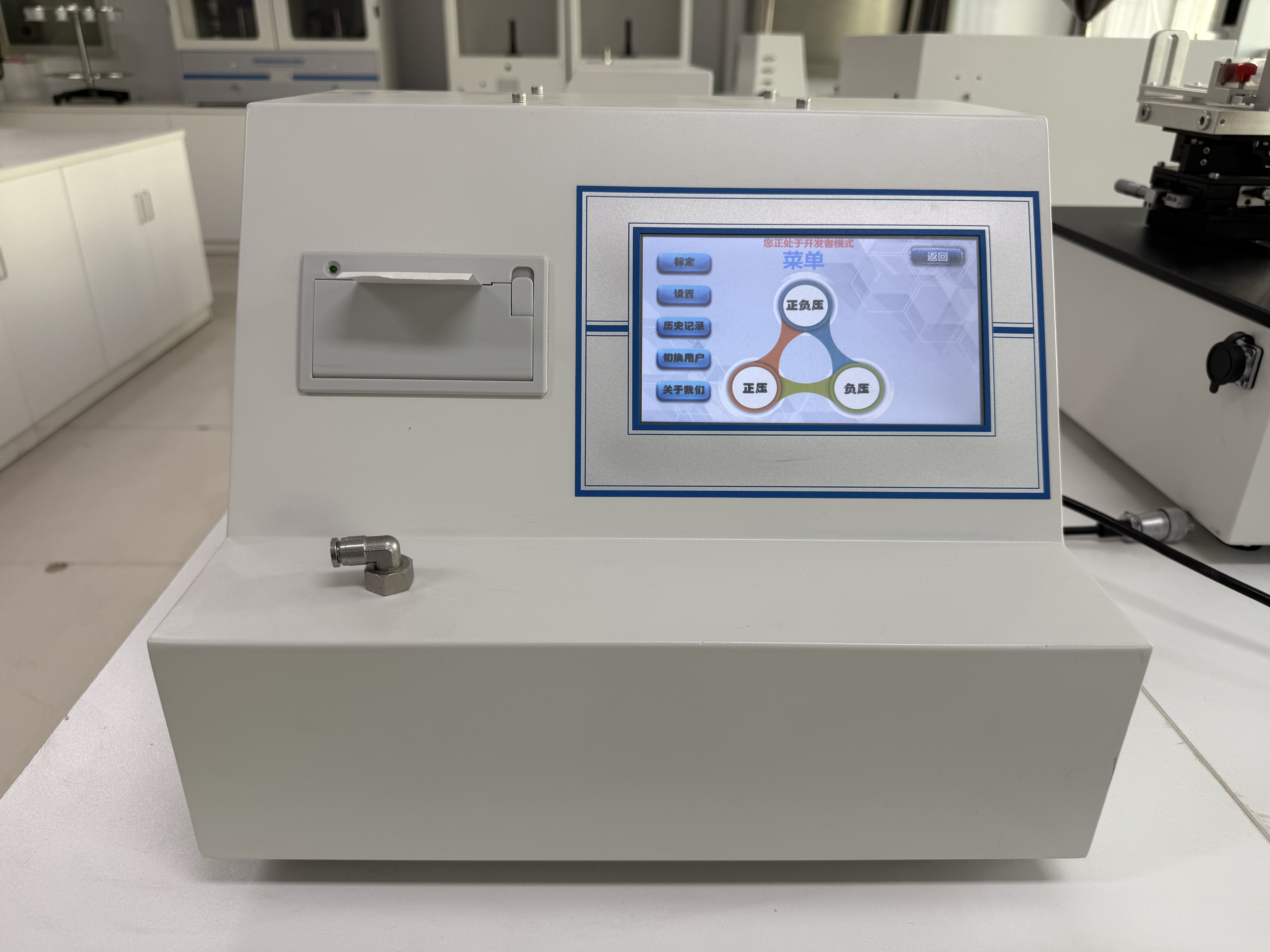 Тестер утечки воздуха для медицинских шприцев | Тестер герметичности при отрицательном давлении согласно ISO 7886-1