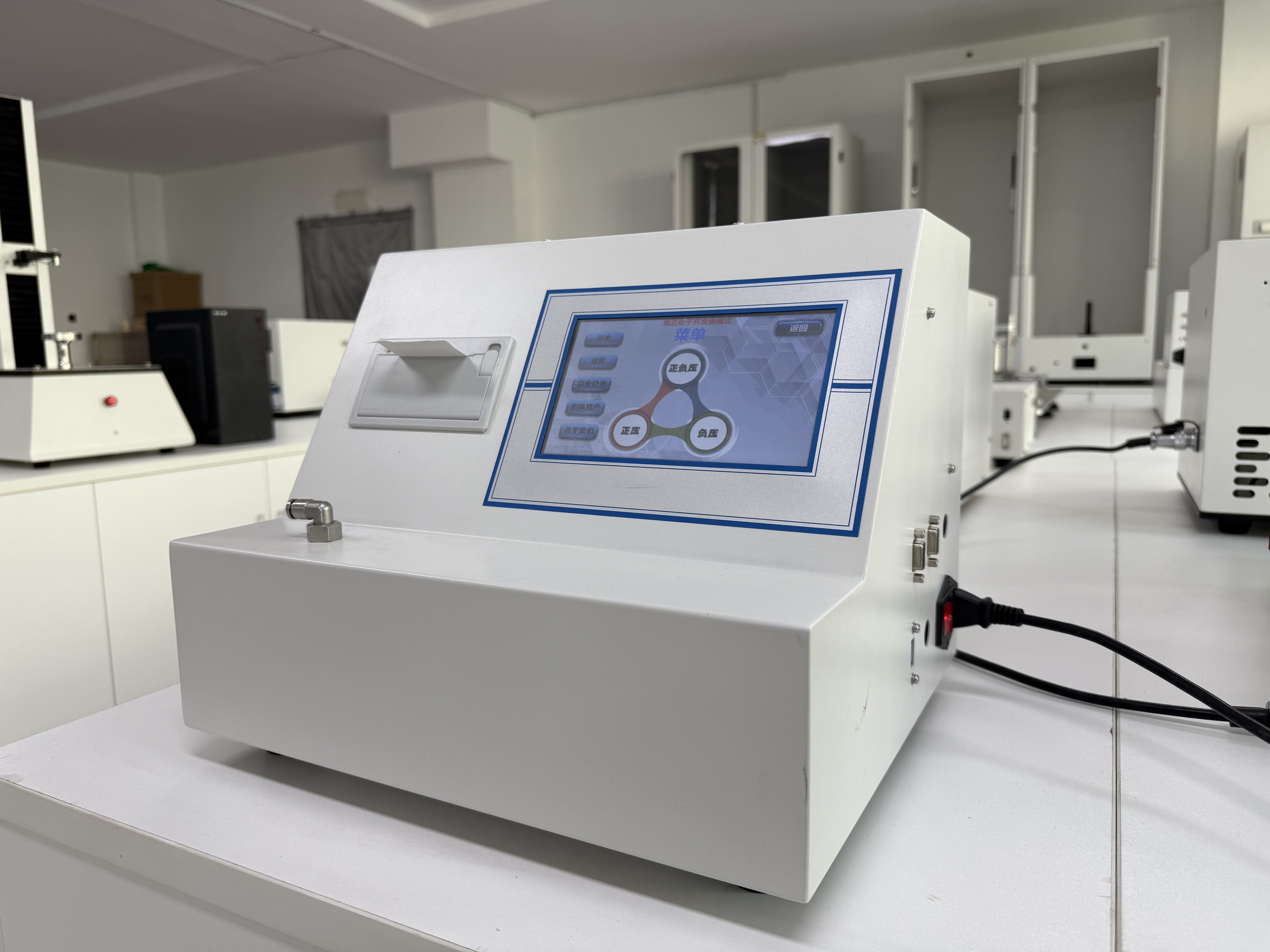 Тестер утечки воздуха для медицинских шприцев | Тестер герметичности при отрицательном давлении согласно ISO 7886-1